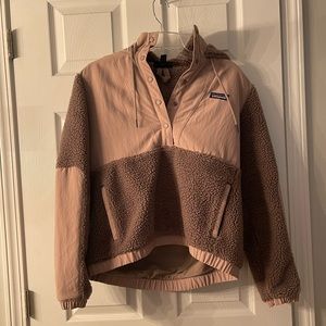 Sherpa Patagonia jacket with hood. Small, mauve.